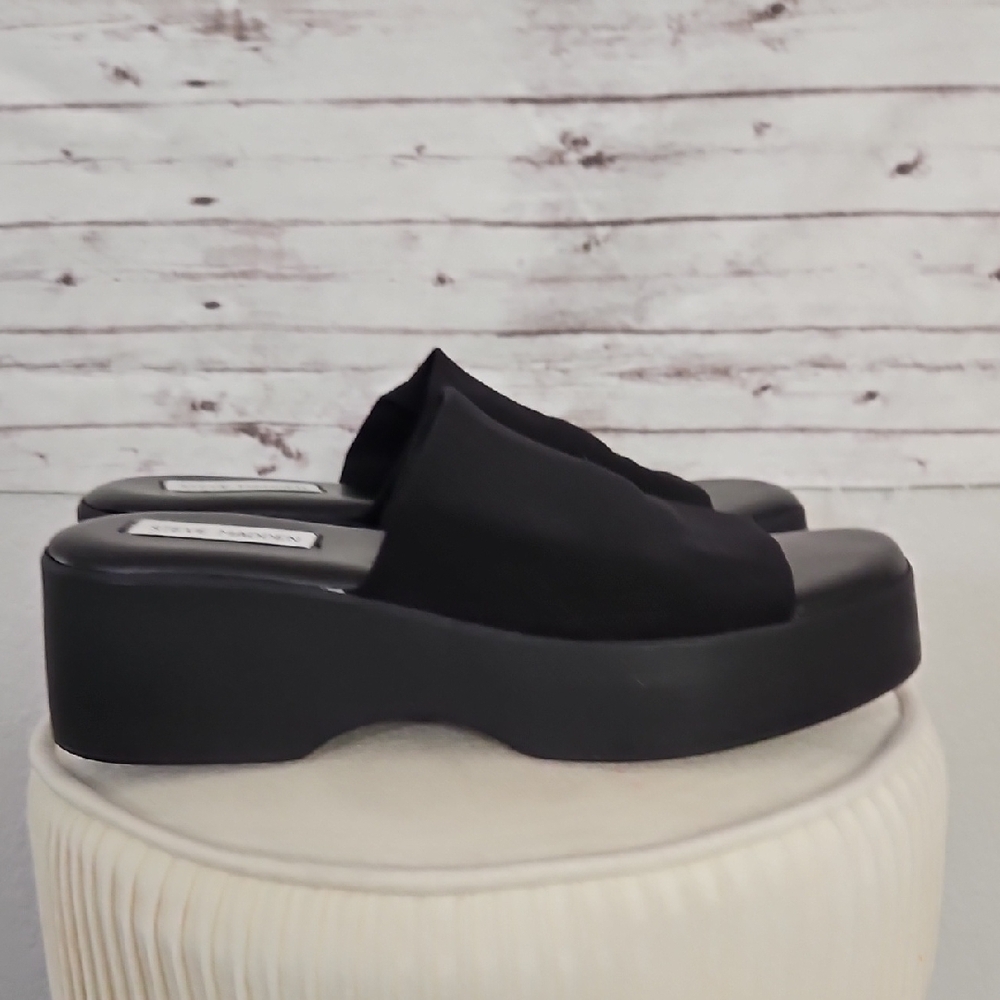 Steve Madden Black Platform Slides - Picture 5 of 8